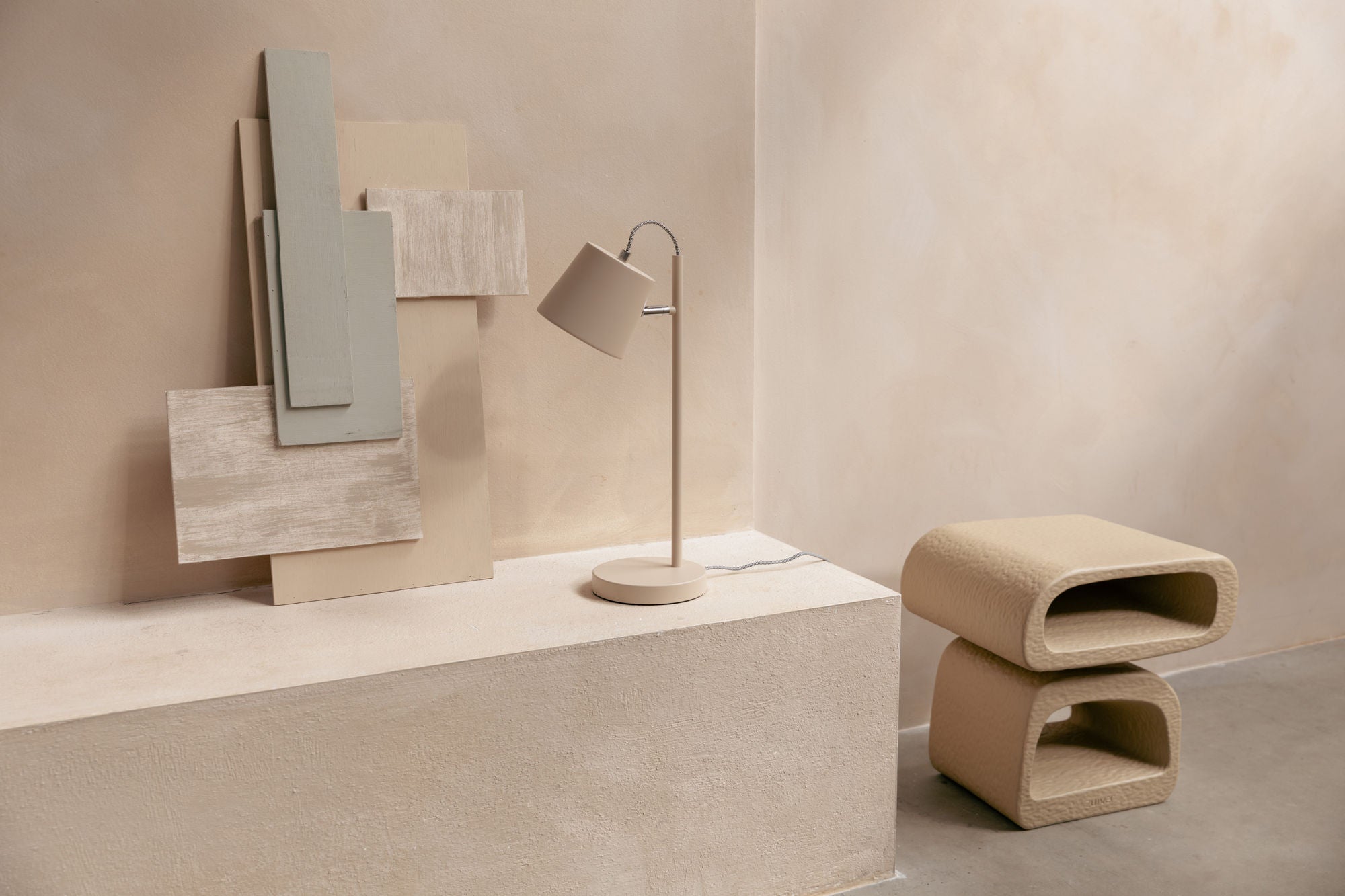Zuiver Buckle Head Beige Table Lamp